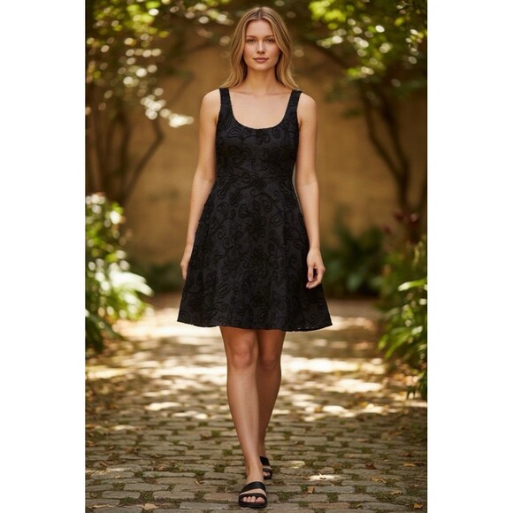 Evan Picone Dresses & Skirts - Evan-Picone Women’s Size 14 Black Scoop Neck A-Line Floral Embroidered Dress